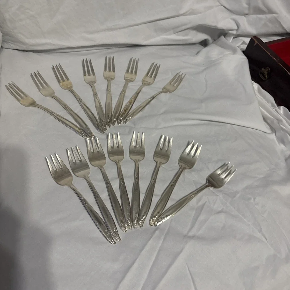 International Deep Silver Flatware 64 Pieces Silverplate With Case Vintage Read